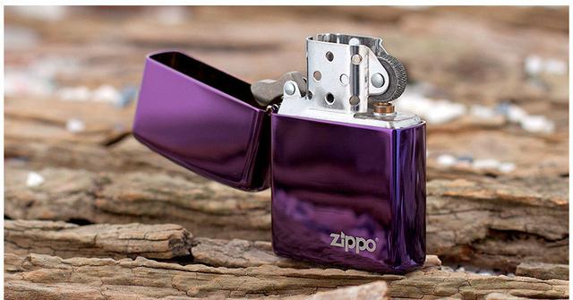 zippo打火机怎么加油_视频，zippo打火机怎么加油_有胶垫的？